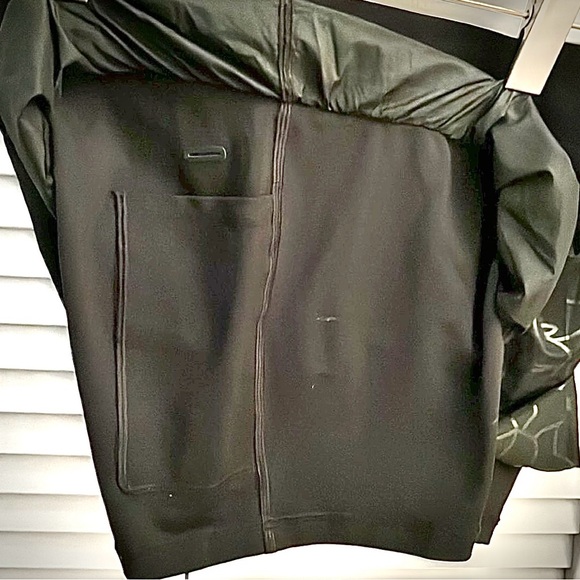 Lululemon Rare Black Forest Shorts w/Bike Shorts Built-In/New/Sz 6/Ltd Edition - Picture 10 of 13